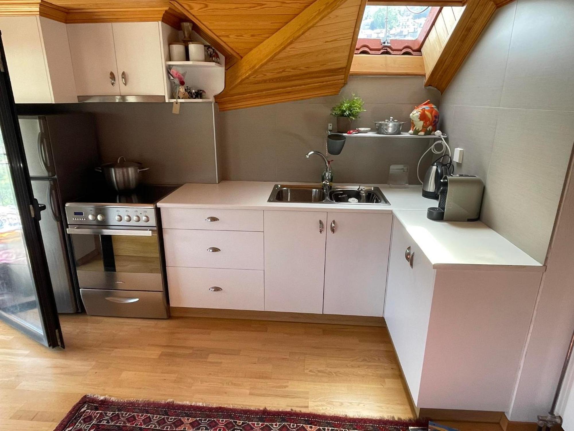 Kostis Loft *